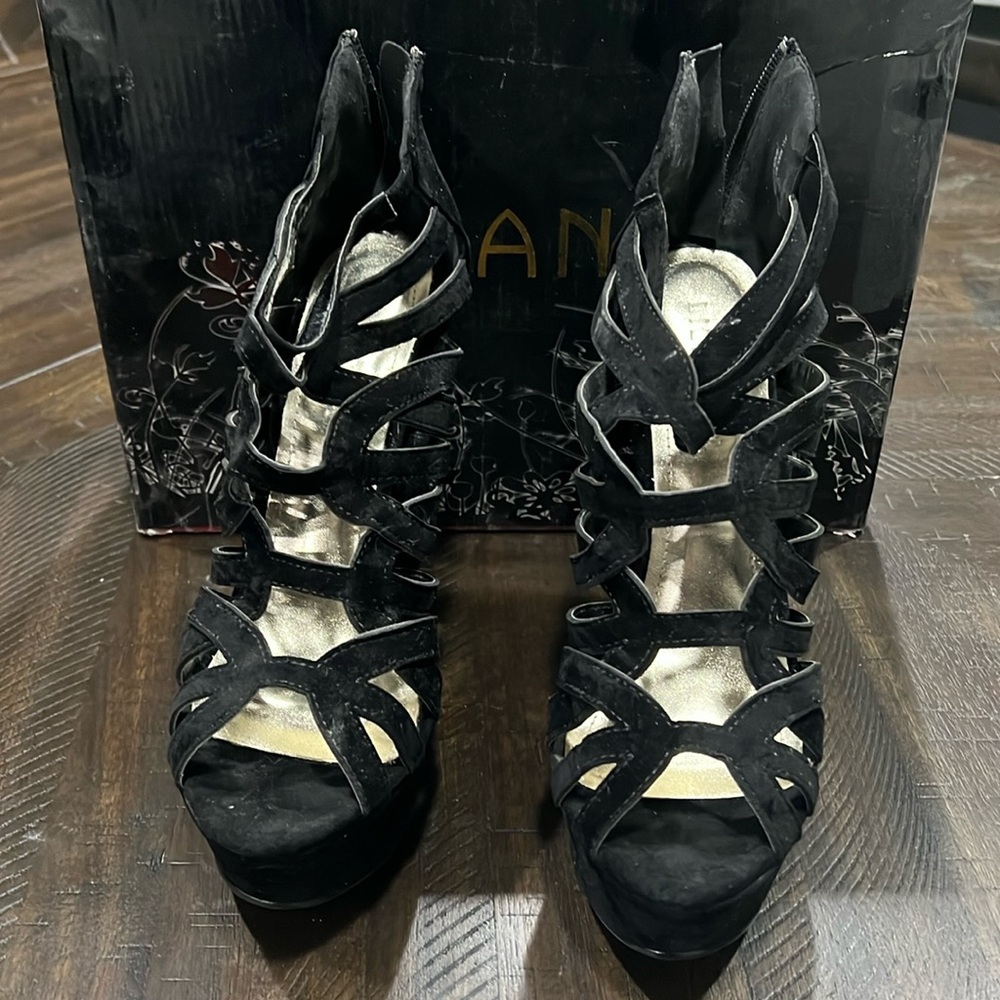 Women’s black with gold heel platform shoes